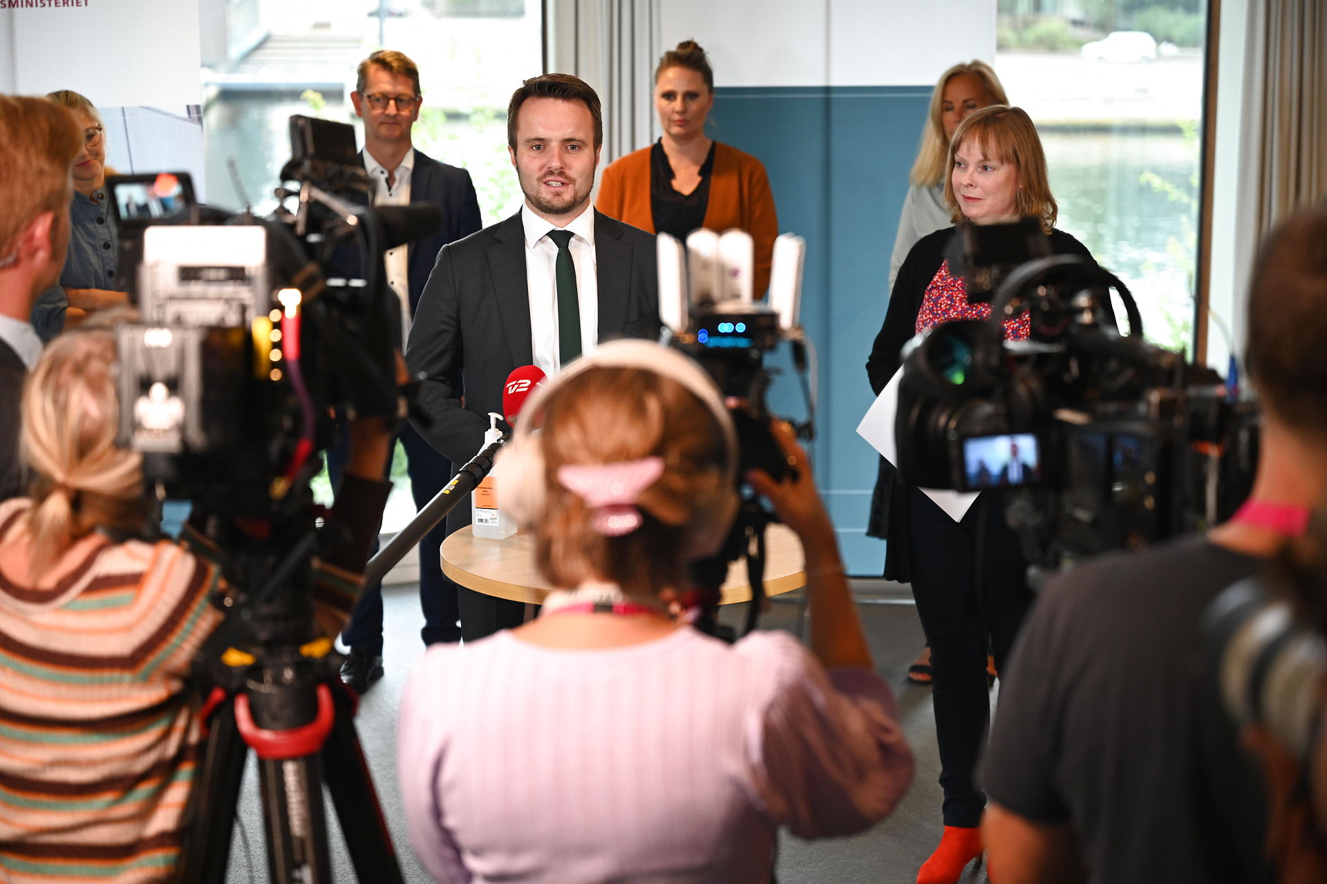  Erhvervsminister Simon Kollerup og kulturminister Joy Mogensen præsenterer aftale om hjælpepakker i Erhvervsministeriet fredag den 28. august 2020.