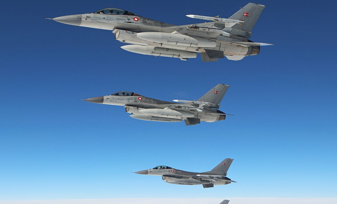 Tre F-35 fly i luften