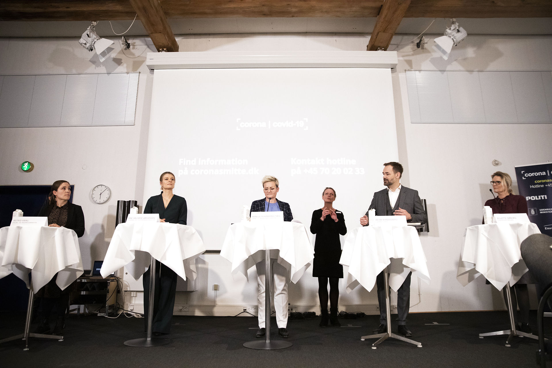 Børne- og undervisningsminister Pernille Rosenkrantz-Theil ved pressemøde