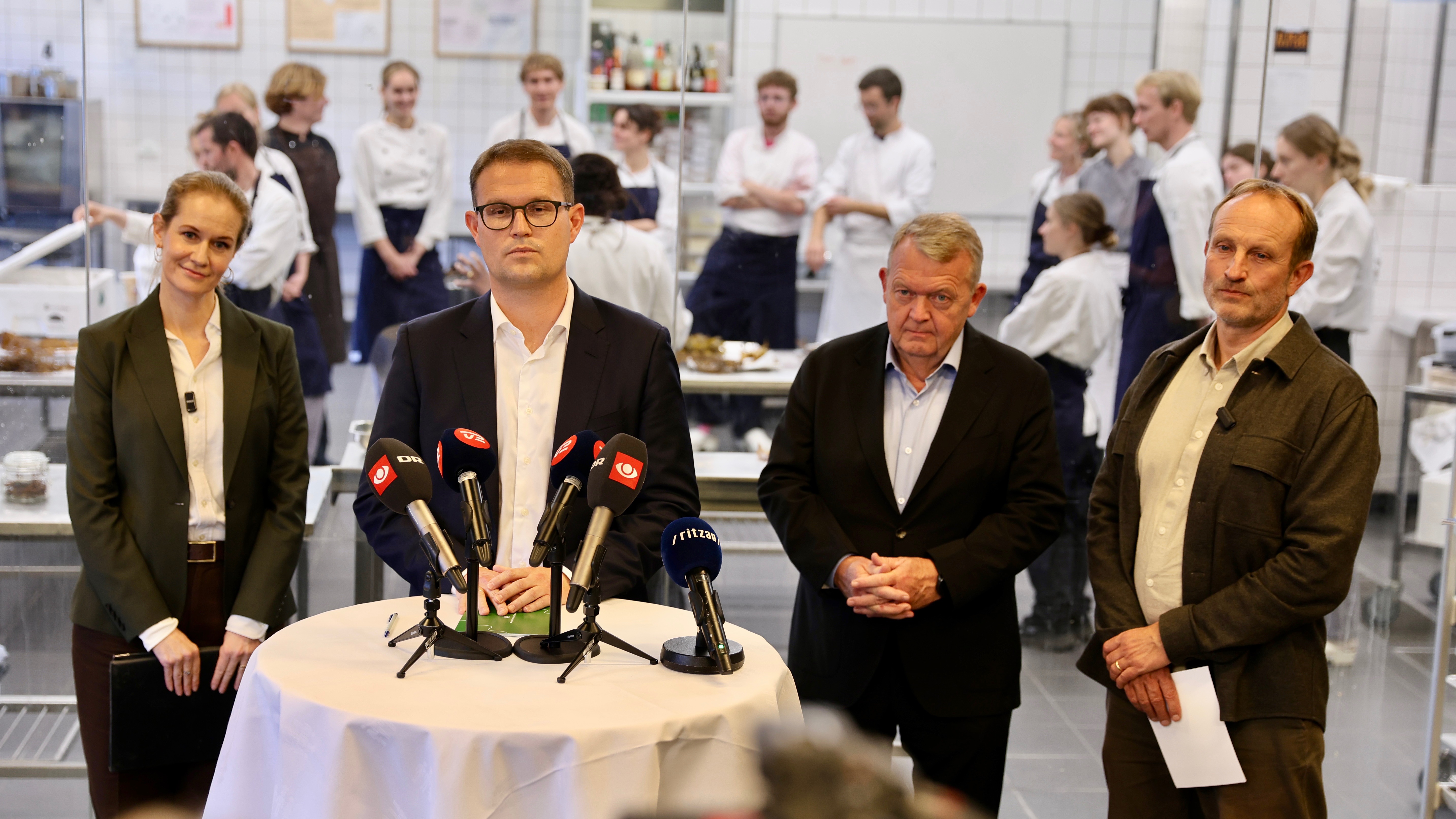 Regeringen lancerer grisefirparten på et pressemøde på Hotel- og Restaurantskolen i Valby
