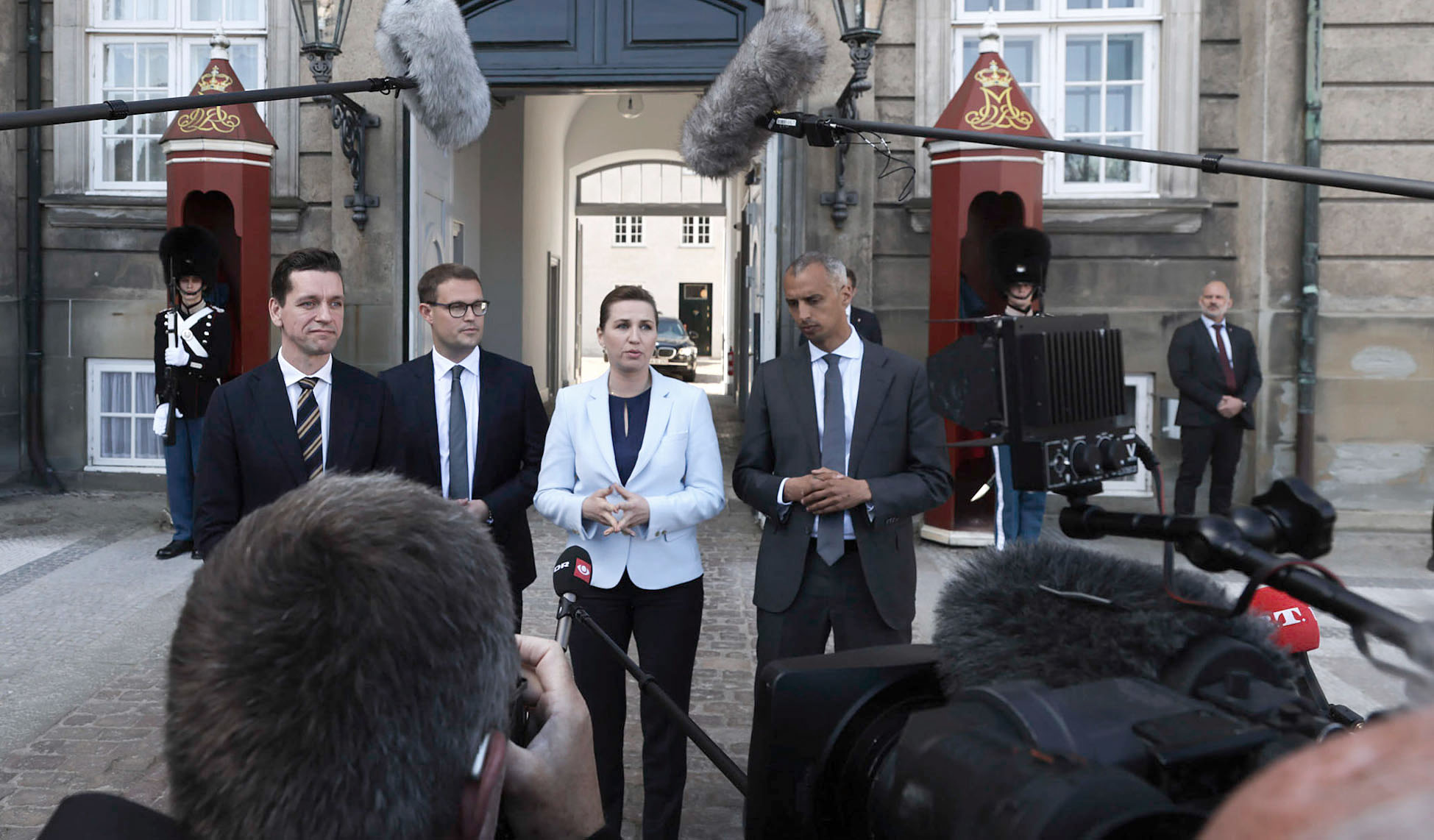 Præsentation af ministre på Amalienborg den 2. maj 2022. Fra venstre Kaare Dybvad Bek, Christian Rabjerg Madsen, Mette Frederiksen og Mattias Tesfaye.