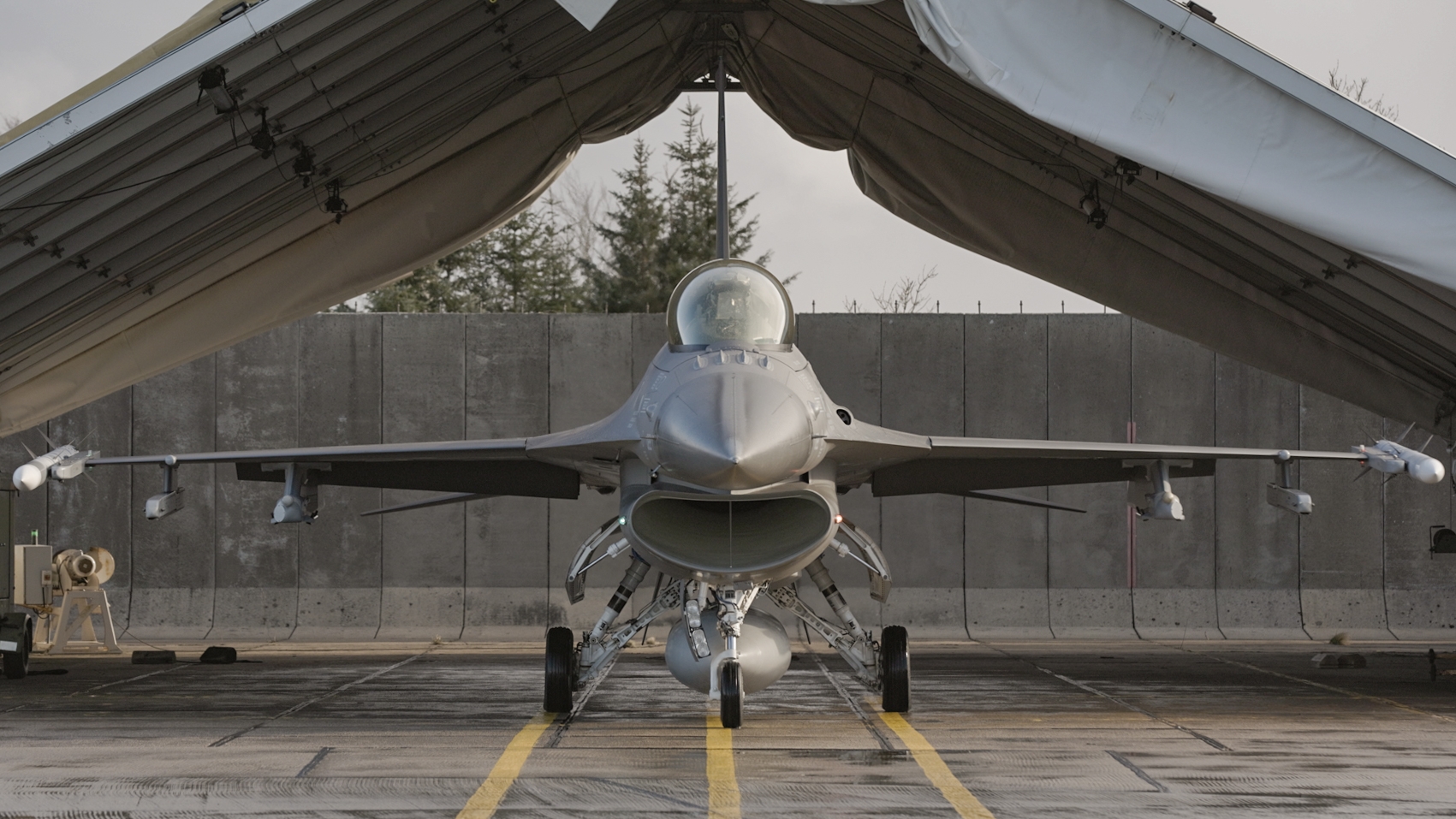 Foto fra træning af ukrainsk F-16 personel på Flyvestation Skrydstrup