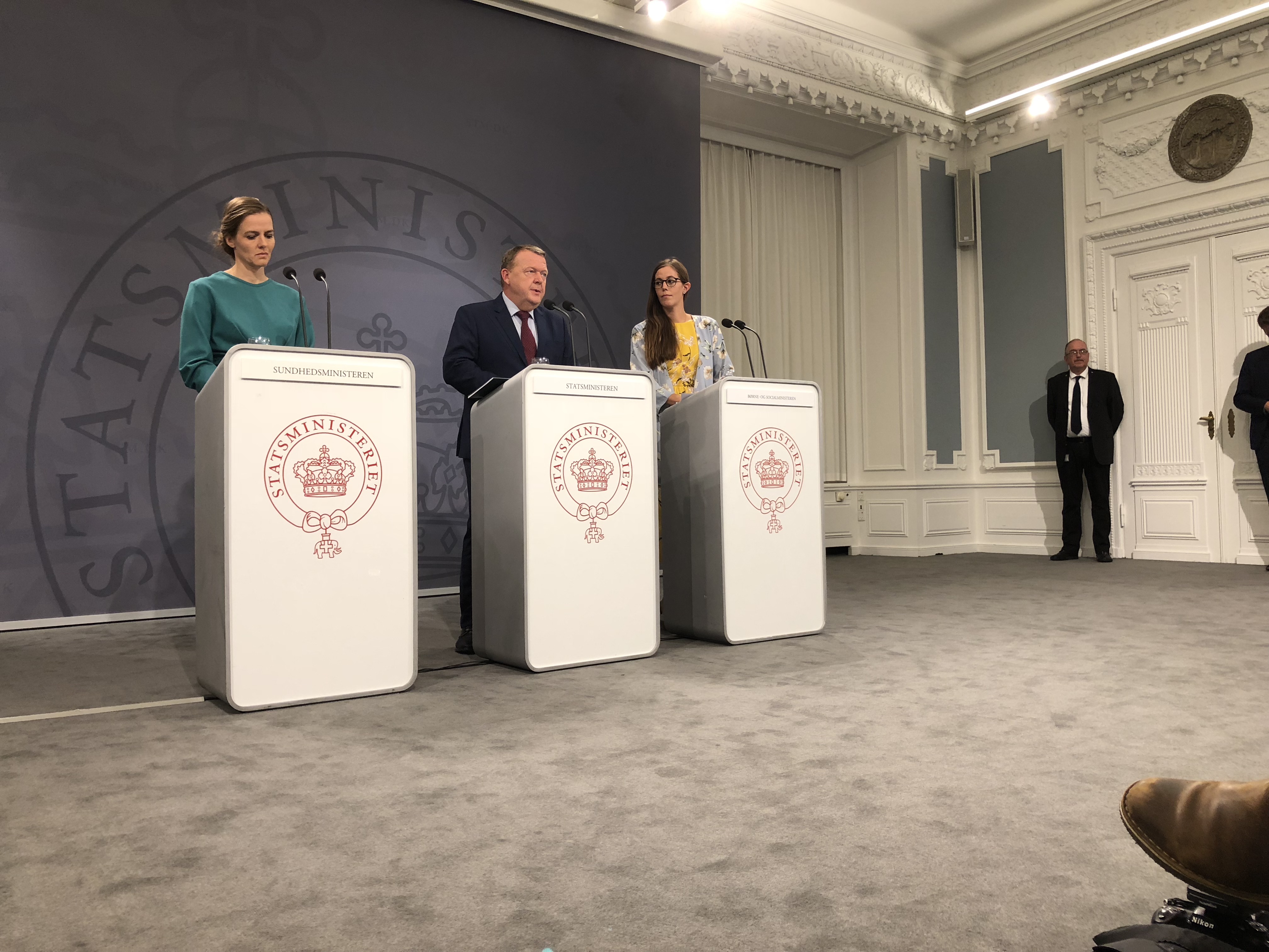 Statsministeren, sundhedsministeren og børne- og socialminister til pressemøde