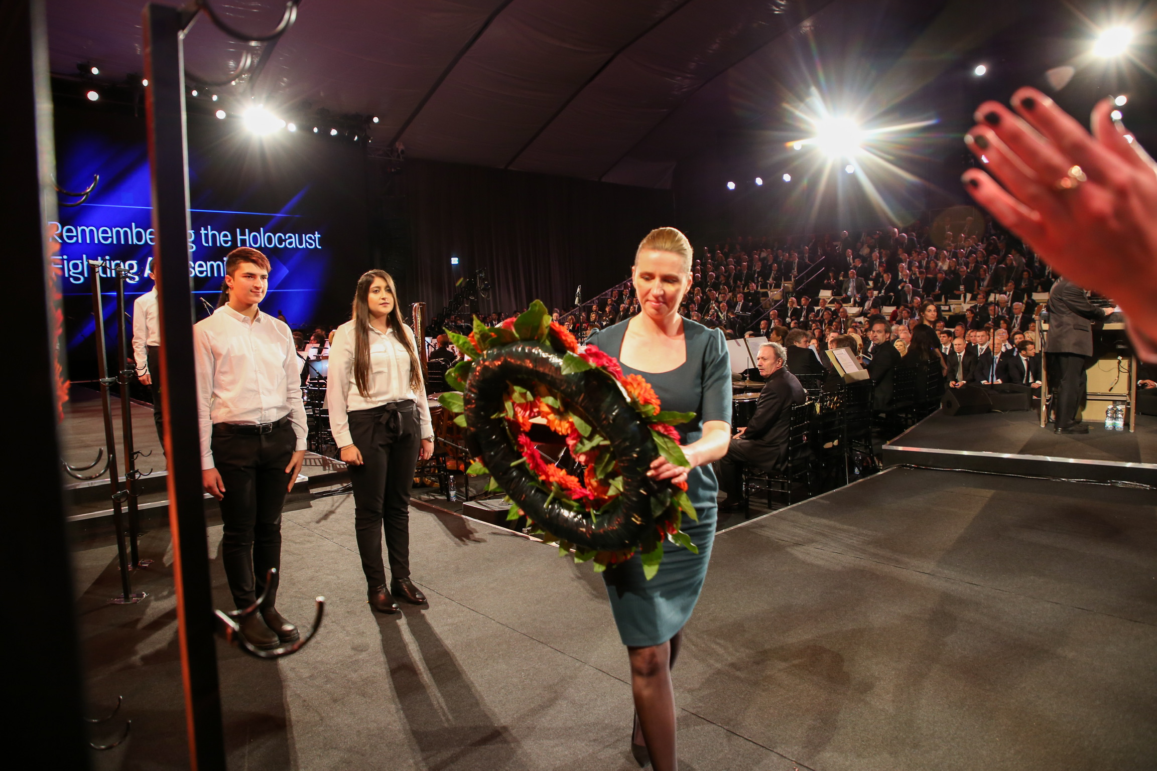 Statsminister Mette Frederiksen lægger blomsterkrans for at markere 75-året for befrielsen af Auschwitz