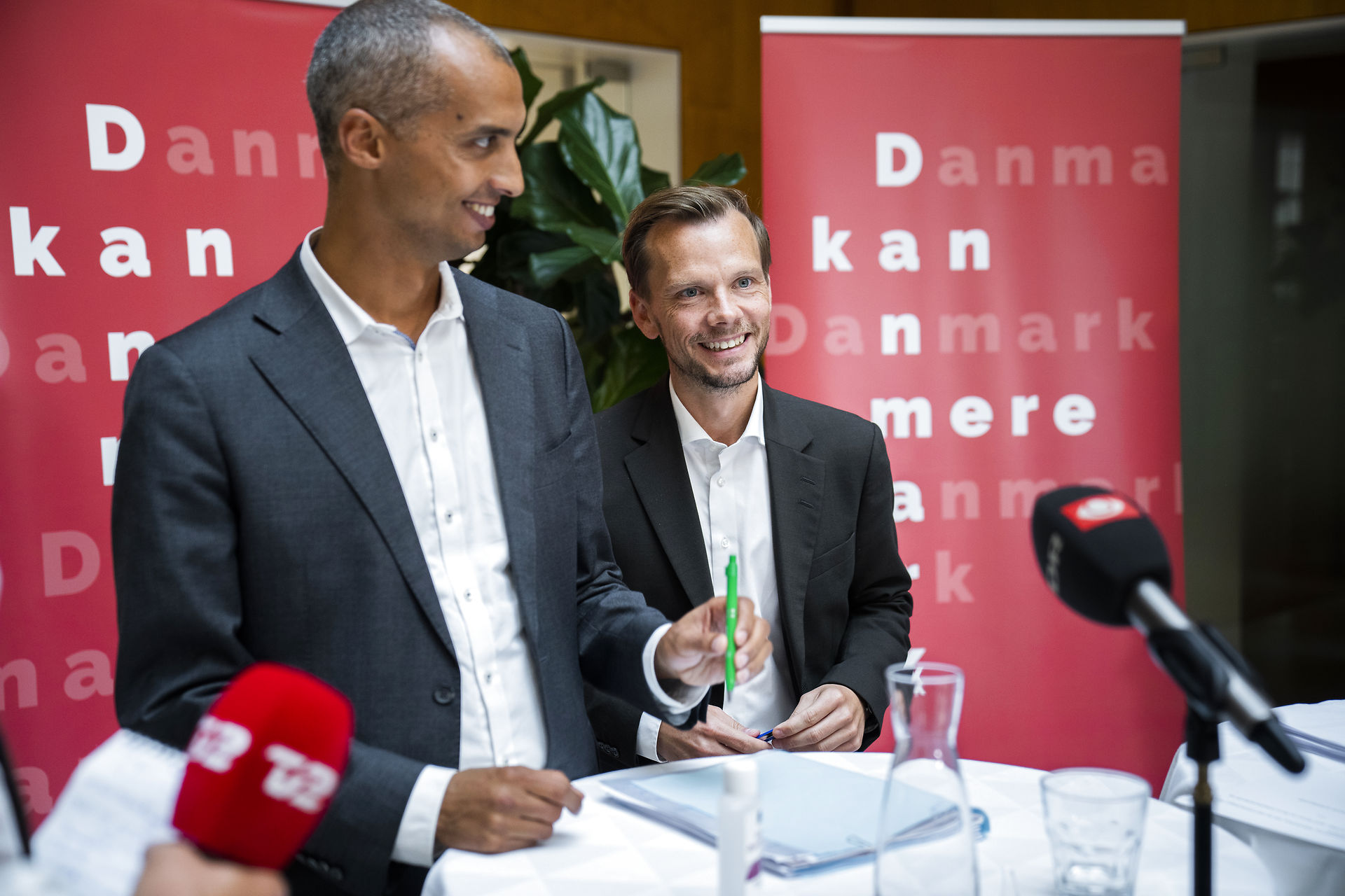 Beskæftigelsesminister Peter Hummelgaard og udlændinge- og integrationsminister Mattias Tesfaye holder pressemøde om regeringsudspillet Danmark Kan Mere, i Beskæftigelsesministeriet i København, onsdag den 8. september 2021.