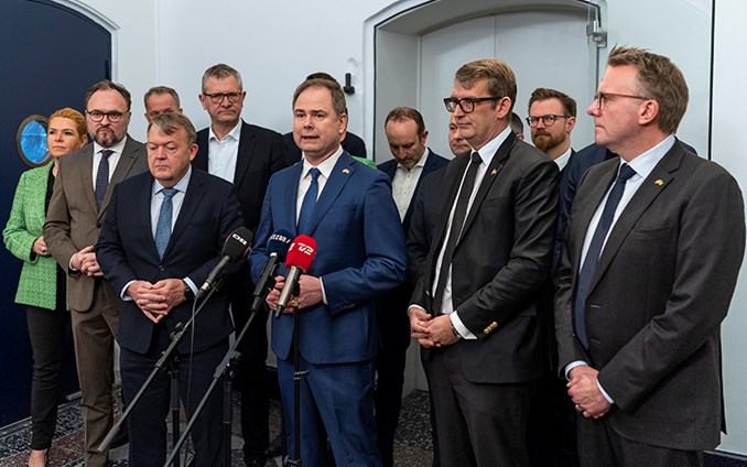  Nicolai Wammen, Lars Løkke Rasmussen, Troels Lund Poulsen, Morten Bødskov m.f. til pressemøde foran Finansministeriet