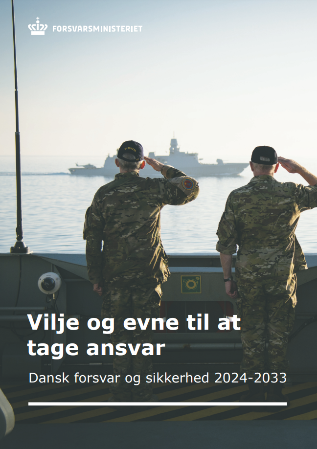 Cover fra forsvarsforliget. To soldater gør honnør på et skib 