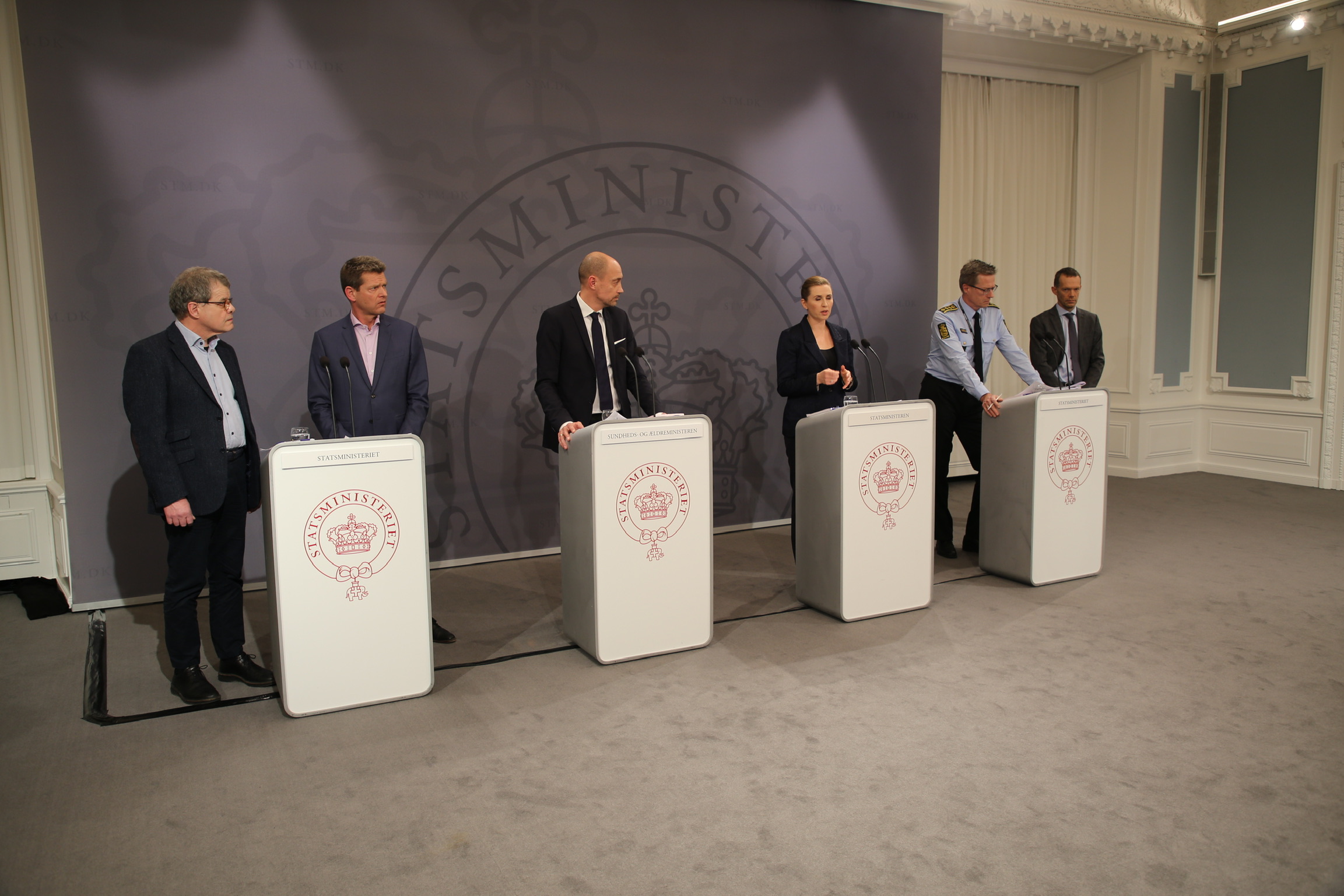 Statsminister Mette Frederiksen taler ved pressemøde i Spejlsalen