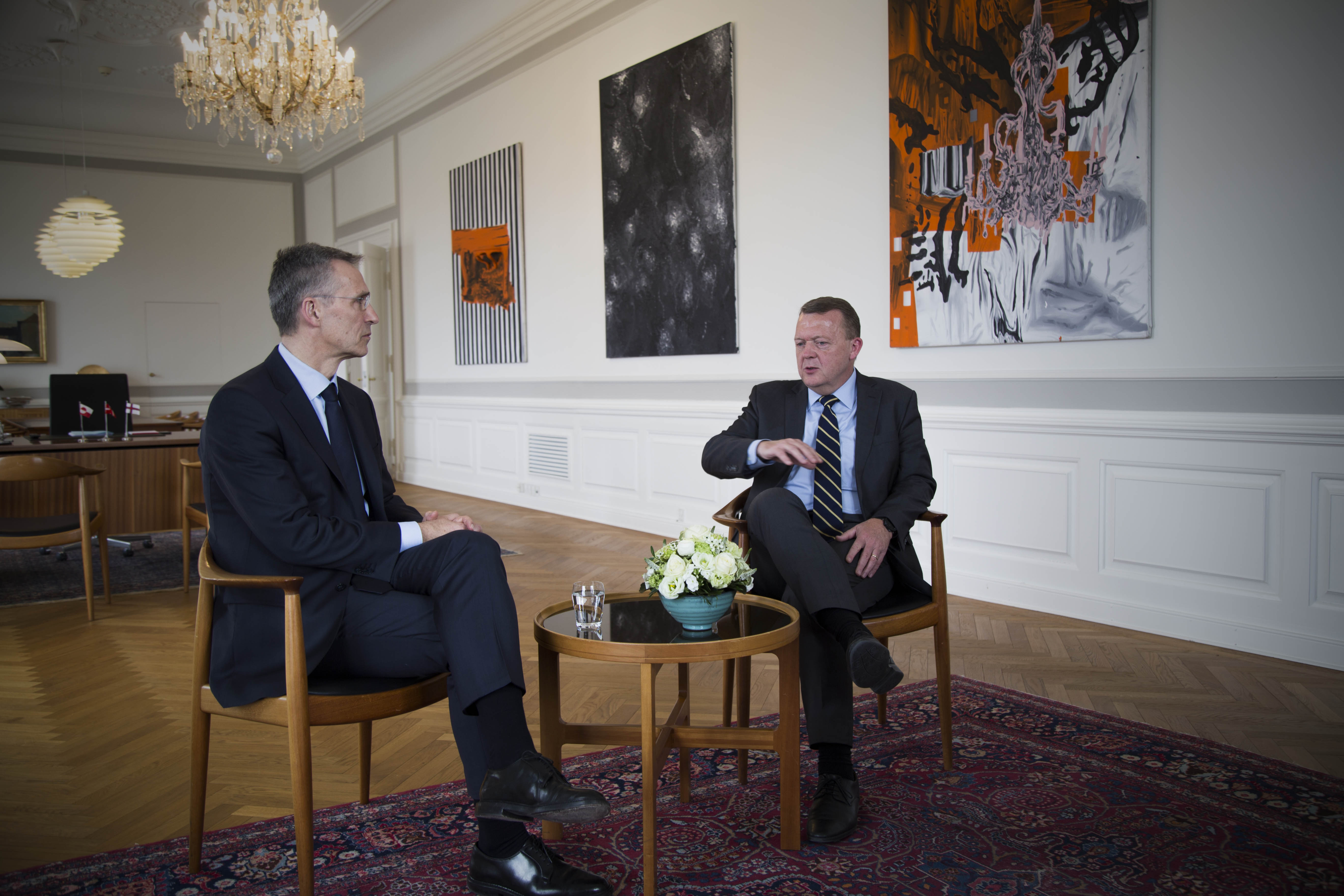 NATO's generalsekretær, Jens Stoltenberg, i dialog med statsminister Lars Løkke Rasmussen