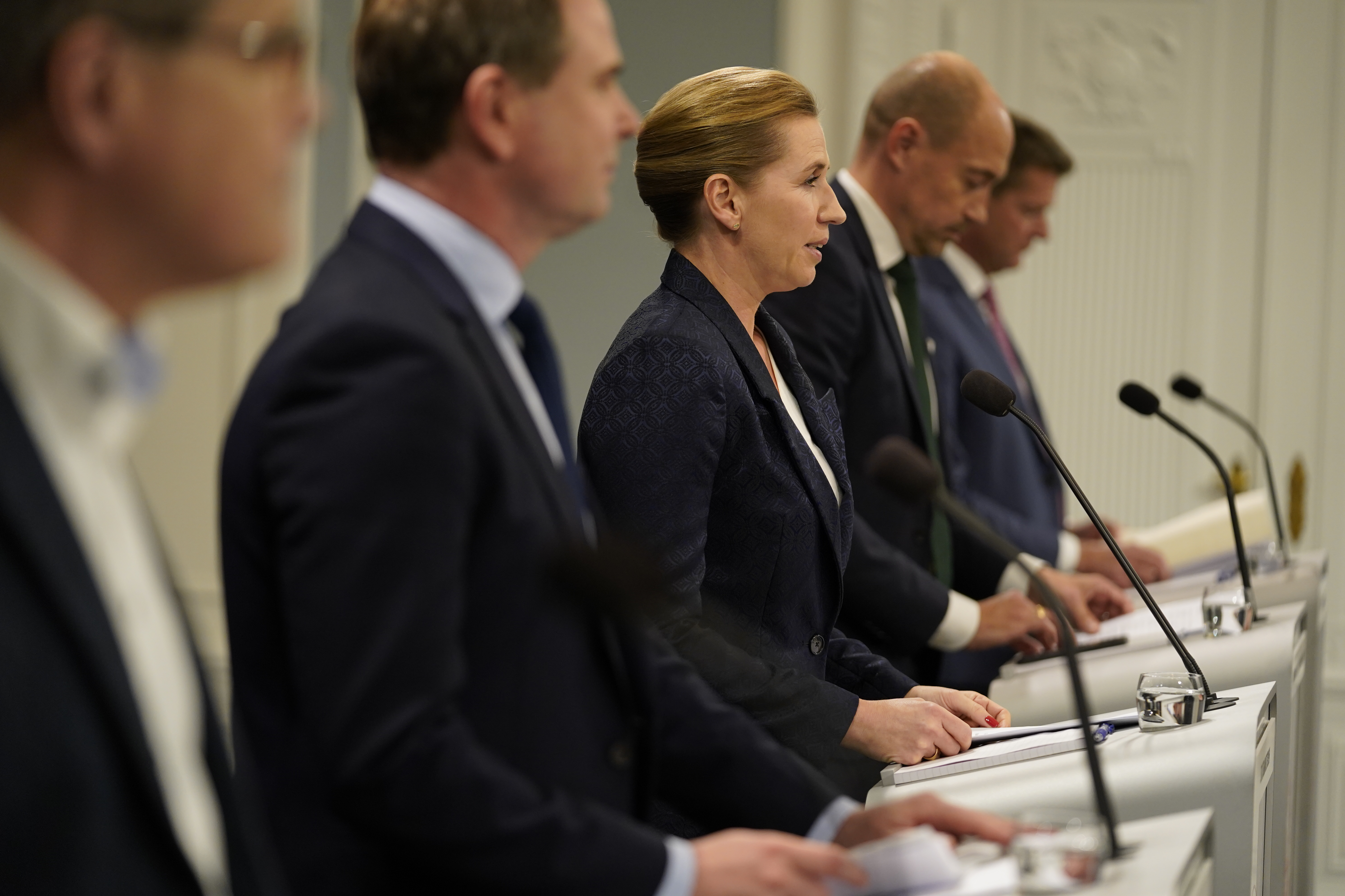 Pressemøde om Corona i Spejlsalen. På billedet er Kaare Mølbak, Nicolai Wammen, Mette Frederiksen, Magnus Heunicke og Søren Brostrøm